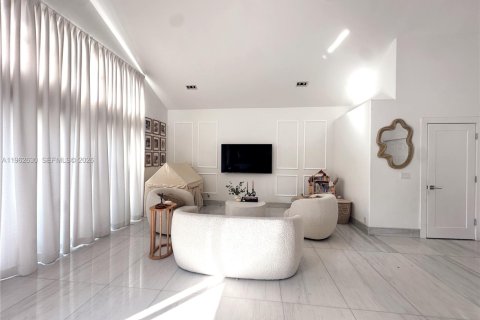 Villa ou maison à vendre à Hollywood, Floride: 4 chambres, 187.2 m2 № 2023687 - photo 2