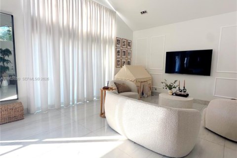 Villa ou maison à vendre à Hollywood, Floride: 4 chambres, 187.2 m2 № 2023687 - photo 8