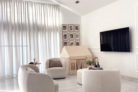 Villa ou maison à vendre à Hollywood, Floride: 4 chambres, 187.2 m2 № 2023687 - photo 4