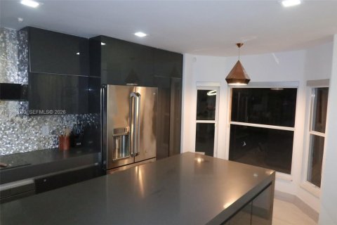 Villa ou maison à vendre à Hollywood, Floride: 4 chambres, 187.2 m2 № 2023687 - photo 5