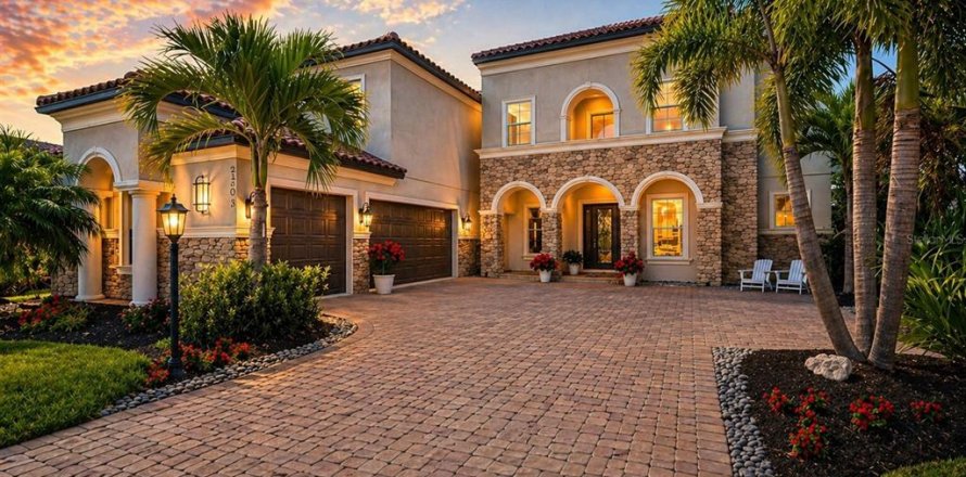 House in Sarasota, Florida 5 bedrooms, 480.4 sq.m. № 2097269