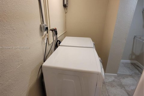 Villa ou maison à louer à Fort Lauderdale, Floride: 3 chambres, 113.71 m2 № 2000955 - photo 11