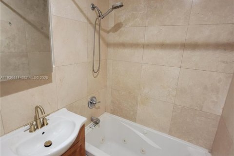 Villa ou maison à louer à Fort Lauderdale, Floride: 3 chambres, 113.71 m2 № 2000955 - photo 5