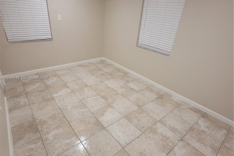 Villa ou maison à louer à Fort Lauderdale, Floride: 3 chambres, 113.71 m2 № 2000955 - photo 9