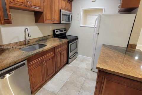 Villa ou maison à louer à Fort Lauderdale, Floride: 3 chambres, 113.71 m2 № 2000955 - photo 3