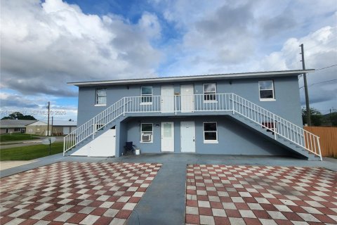 Commercial property in Sebring, Florida № 2030098