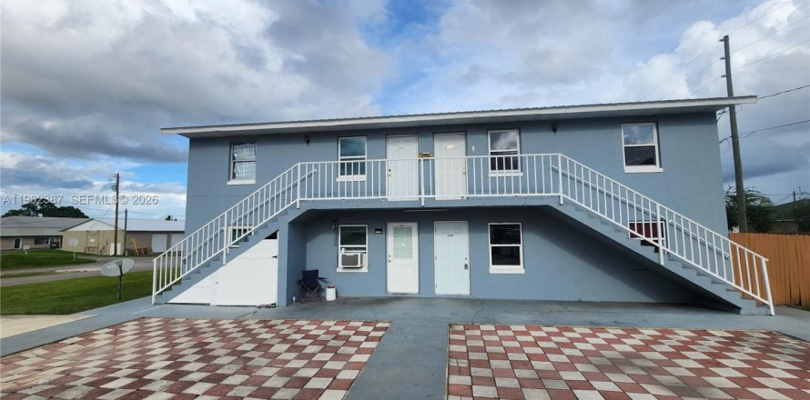 Commercial property in Sebring, Florida № 2030098