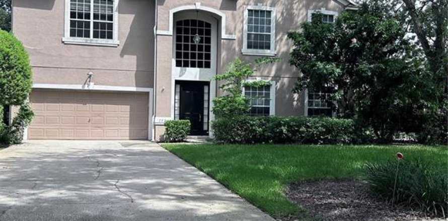 House in Lutz, Florida 5 bedrooms, 333.8 sq.m. № 1915294
