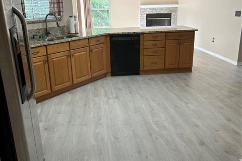 House in Land O' Lakes, Florida 3 bedrooms, 158.86 sq.m. № 2220330 - photo 3