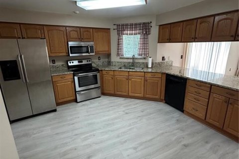House in Land O' Lakes, Florida 3 bedrooms, 158.86 sq.m. № 2220330 - photo 2