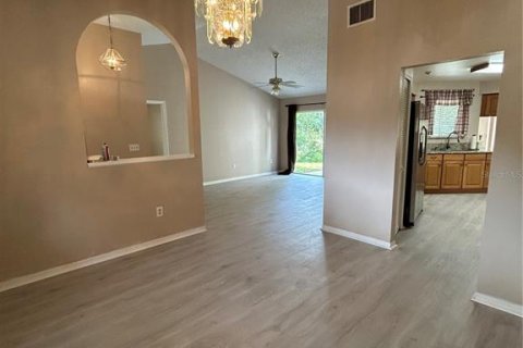 House in Land O' Lakes, Florida 3 bedrooms, 158.86 sq.m. № 2220330 - photo 6