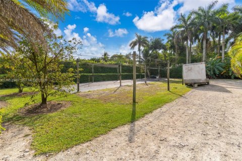 Commercial property in Miami, Florida № 2008481 - photo 11