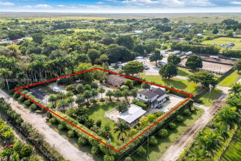 Commercial property in Miami, Florida № 2008481