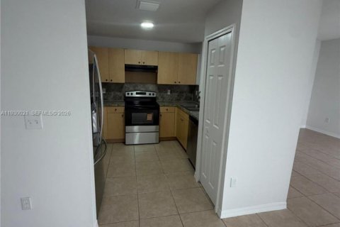 House in Homestead, Florida 3 bedrooms, 156.82 sq.m. № 1988636 - photo 18