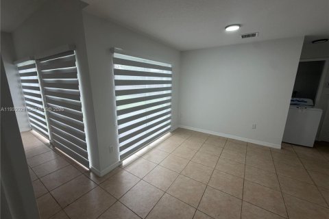 House in Homestead, Florida 3 bedrooms, 156.82 sq.m. № 1988636 - photo 17