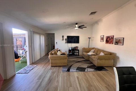 Townhouse in Fort Myers, Florida 2 bedrooms № 2153069 - photo 8