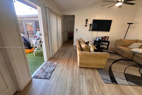 Townhouse in Fort Myers, Florida 2 bedrooms № 2153069 - photo 11