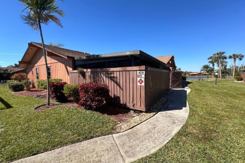 Townhouse in Fort Myers, Florida 2 bedrooms № 2153069 - photo 3