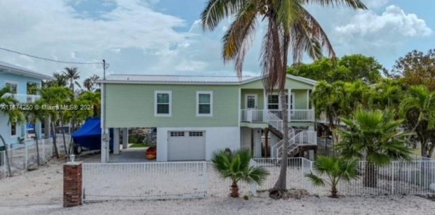 House in Islamorada, Village of Islands, Florida 3 bedrooms, 118.73 sq.m. № 1729567