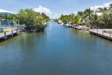 House in Islamorada, Village of Islands, Florida 3 bedrooms, 118.73 sq.m. № 1729567 - photo 19