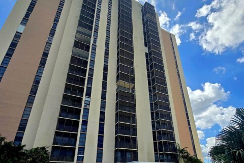 Condo in Aventura, Florida, 2 bedrooms  № 2183066 - photo 18
