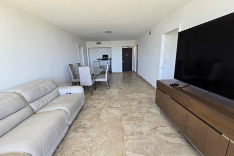 Condo in Aventura, Florida, 2 bedrooms  № 2183066 - photo 13