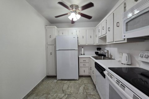 Condo in Aventura, Florida, 2 bedrooms  № 2183066 - photo 16