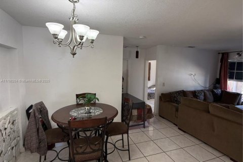House in West Park, Florida 3 bedrooms, 122.82 sq.m. № 1854894 - photo 14