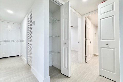 Condo in Lauderdale Lakes, Florida, 2 bedrooms  № 2069008 - photo 15