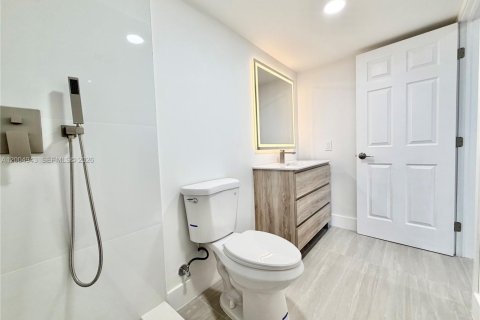 Condo in Lauderdale Lakes, Florida, 2 bedrooms  № 2069008 - photo 12