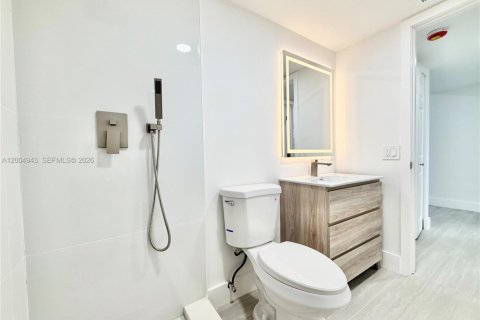 Condo in Lauderdale Lakes, Florida, 2 bedrooms  № 2069008 - photo 21