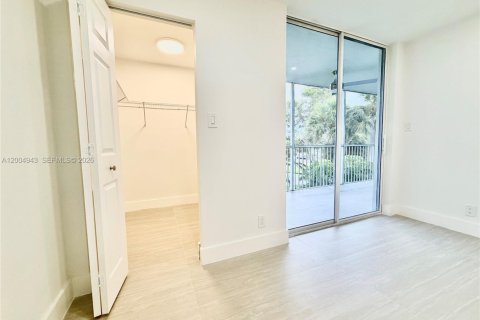 Condo in Lauderdale Lakes, Florida, 2 bedrooms  № 2069008 - photo 8