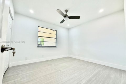 Condo in Lauderdale Lakes, Florida, 2 bedrooms  № 2069008 - photo 17