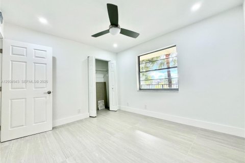 Condo in Lauderdale Lakes, Florida, 2 bedrooms  № 2069008 - photo 19