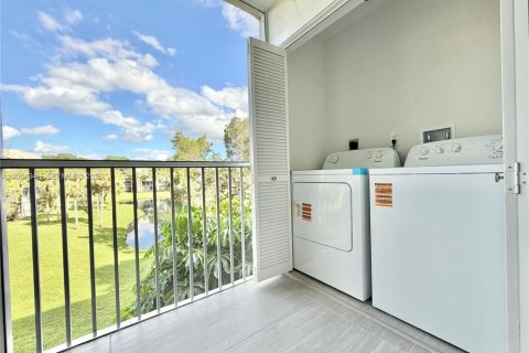 Condo in Lauderdale Lakes, Florida, 2 bedrooms  № 2069008 - photo 5