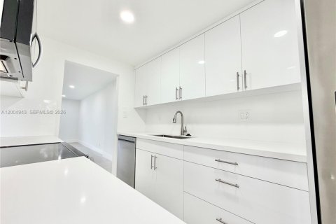 Condo in Lauderdale Lakes, Florida, 2 bedrooms  № 2069008 - photo 24