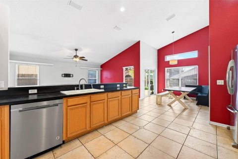 House in Apopka, Florida 4 bedrooms, 233.09 sq.m. № 2266373 - photo 9