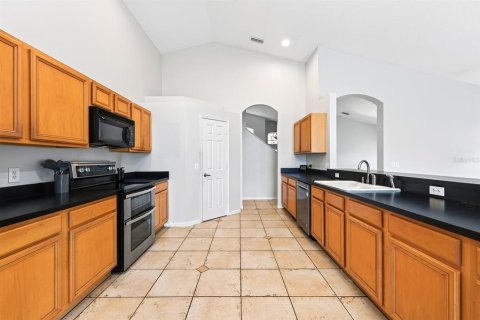 House in Apopka, Florida 4 bedrooms, 233.09 sq.m. № 2266373 - photo 7
