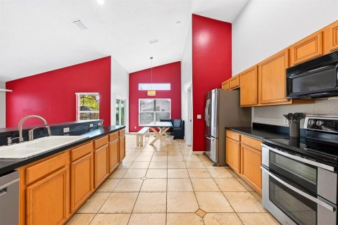 House in Apopka, Florida 4 bedrooms, 233.09 sq.m. № 2266373 - photo 8