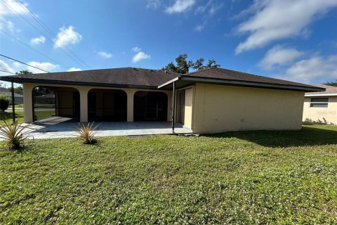 House in Port Charlotte, Florida 3 bedrooms, 161.19 sq.m. № 2403044 - photo 21