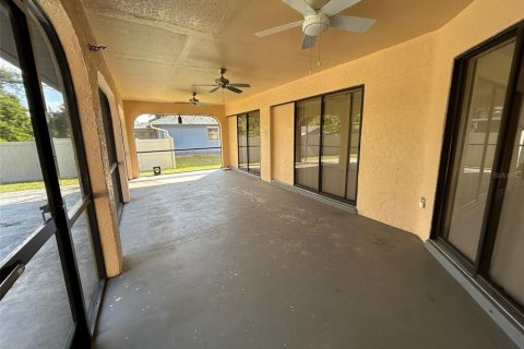 House in Port Charlotte, Florida 3 bedrooms, 161.19 sq.m. № 2403044 - photo 19