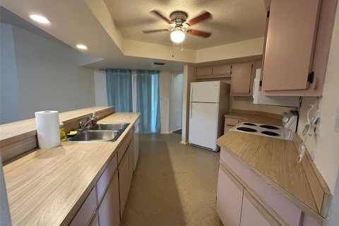 House in Port Charlotte, Florida 3 bedrooms, 161.19 sq.m. № 2403044 - photo 4