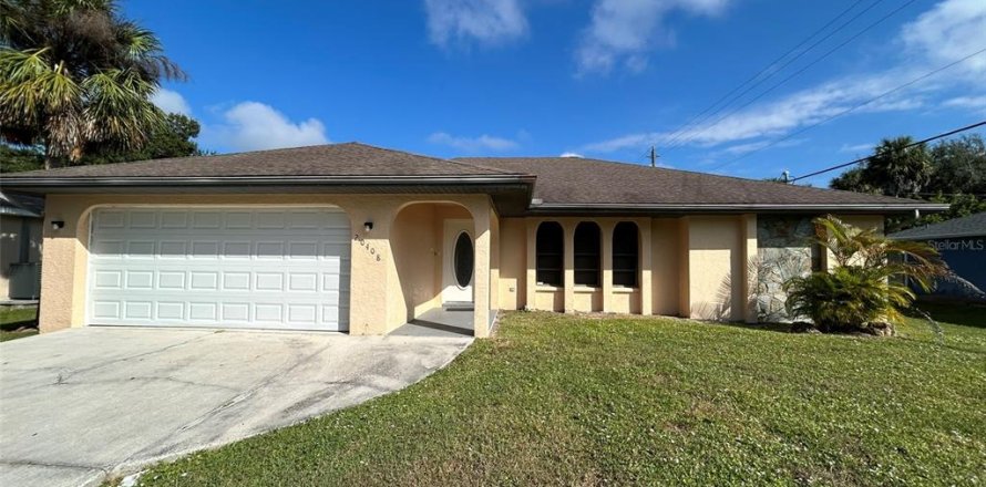 House in Port Charlotte, Florida 3 bedrooms, 161.19 sq.m. № 2403044