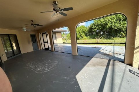 House in Port Charlotte, Florida 3 bedrooms, 161.19 sq.m. № 2403044 - photo 20