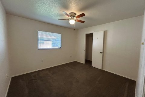 House in Port Charlotte, Florida 3 bedrooms, 161.19 sq.m. № 2403044 - photo 15