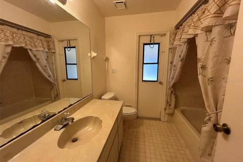 House in Port Charlotte, Florida 3 bedrooms, 161.19 sq.m. № 2403044 - photo 12