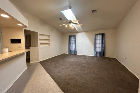 House in Port Charlotte, Florida 3 bedrooms, 161.19 sq.m. № 2403044 - photo 8