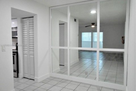 Condominio en alquiler en Fort Lauderdale, Florida, 2 dormitorios, 82.5 m2 № 1922775 - foto 10