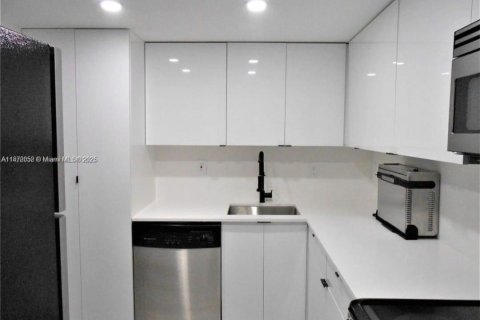 Condominio en alquiler en Fort Lauderdale, Florida, 2 dormitorios, 82.5 m2 № 1922775 - foto 12