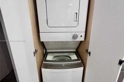 Condominio en alquiler en Fort Lauderdale, Florida, 2 dormitorios, 82.5 m2 № 1922775 - foto 11